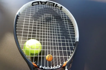 Which is better, titanium tennis racket or carbon racket? Which is better, titanium tennis racket or carbon racket?